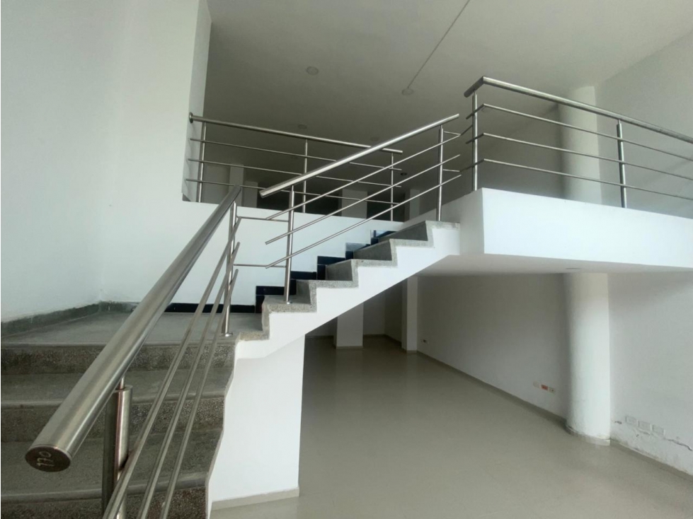 LOCAL CON MEZZANINE EN ARRIENDO EN EL CENTRO DE MONTERIA — foto 2