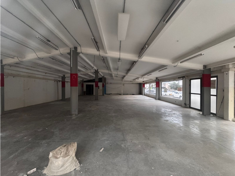 LOCAL COMERCIAL EN LA CASTELLANA- MONTERIA, SOBRE AV CIRCUNVALAR — foto 4