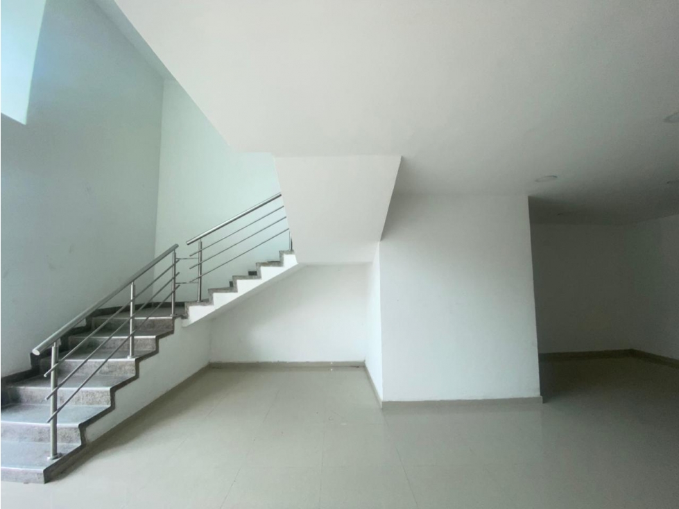 LOCAL CON MEZZANINE EN ARRIENDO EN EL CENTRO DE MONTERIA — foto 3