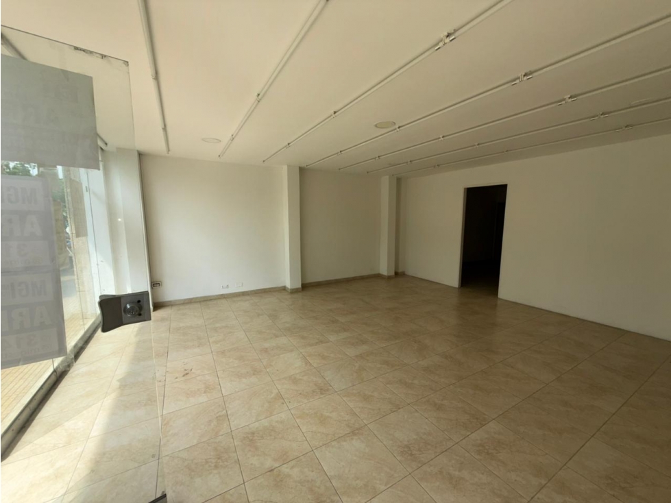 LOCAL EN ARRIENDO CON VITRINISMO A LA CALLE EN ISLA CENTER - MONTERIA — foto 4