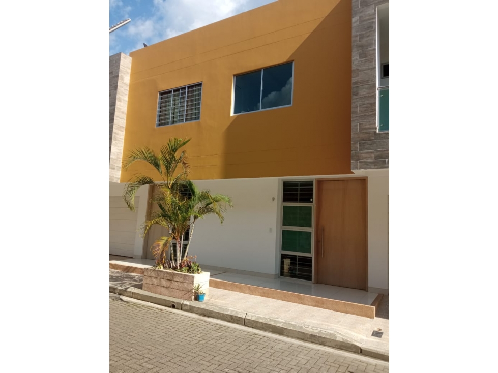 CASA EN VENTA EN CONJUNTO CERRADO - MONTERIA