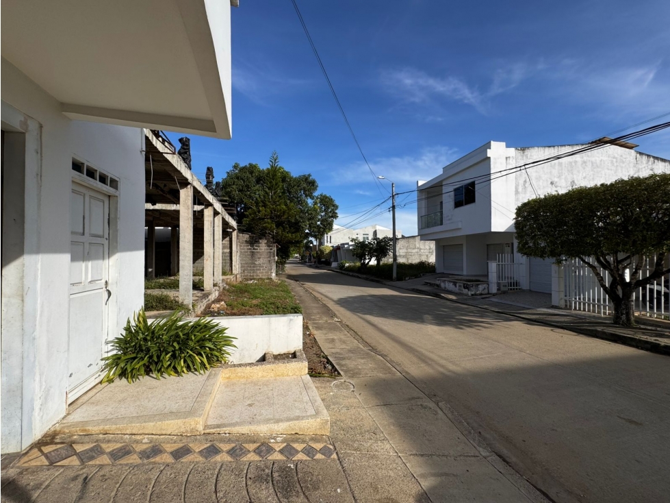 CASA AMPLIA DE DOS PISOS EN VENTA EN CERETE- CORDOBA