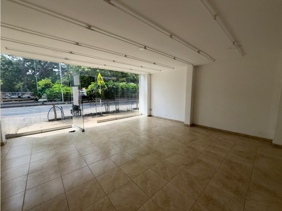 LOCAL EN ARRIENDO CON VITRINISMO A LA CALLE EN ISLA CENTER - MONTERIA — foto 2