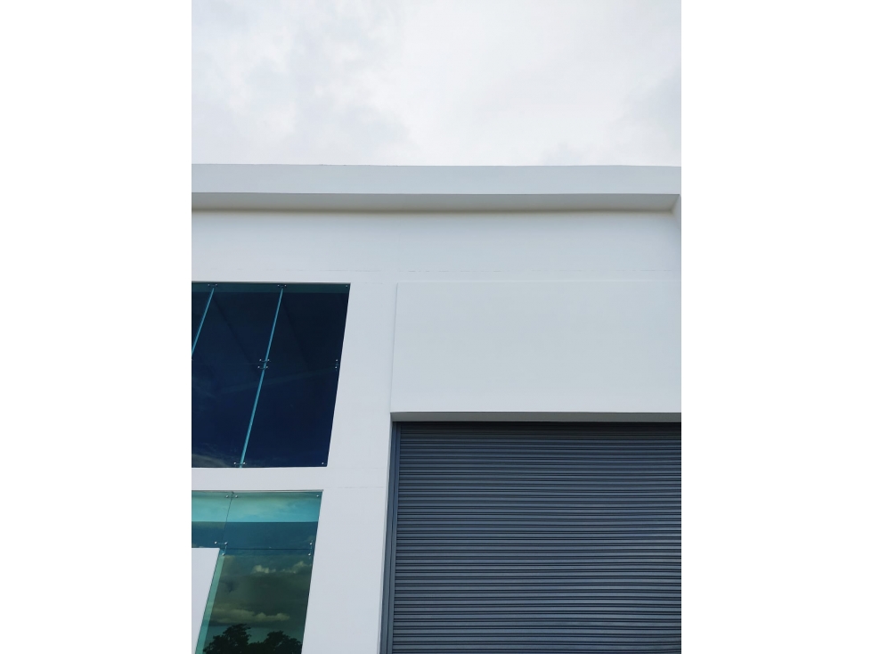 BODEGA DE GRANDES DIMENSIONES RECIÉN CONSTRUIDA DE 600M2 - 2