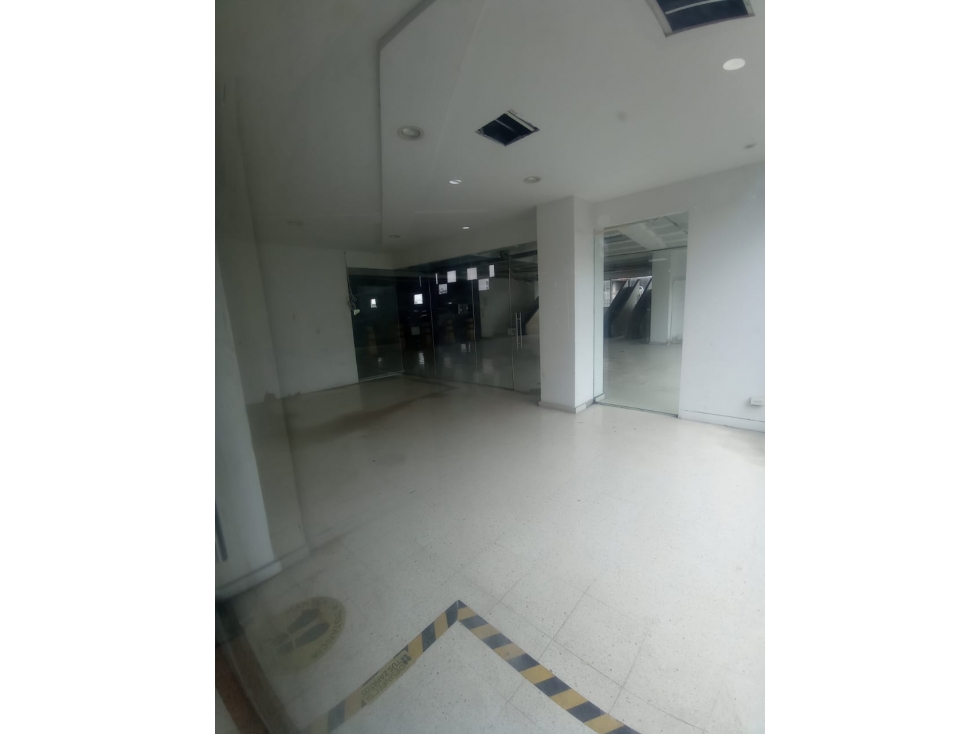 LOCAL COMERCIAL EN ARRIENDO EN EL C.C ALAMEDAS DEL SINU- MONTERIA