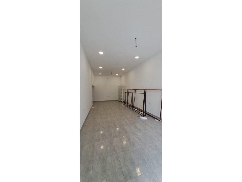 LOCAL EN ARRIENDO ZONA MAS COMERCIAL DEL CENTRO CE LA CIUDAD — foto 2