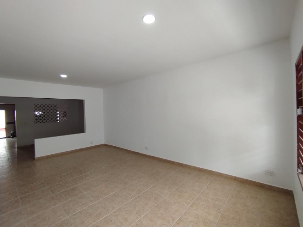 CASA AMPLIA EN ARRIENDO EN EL CENTRO DE MONTERIA
