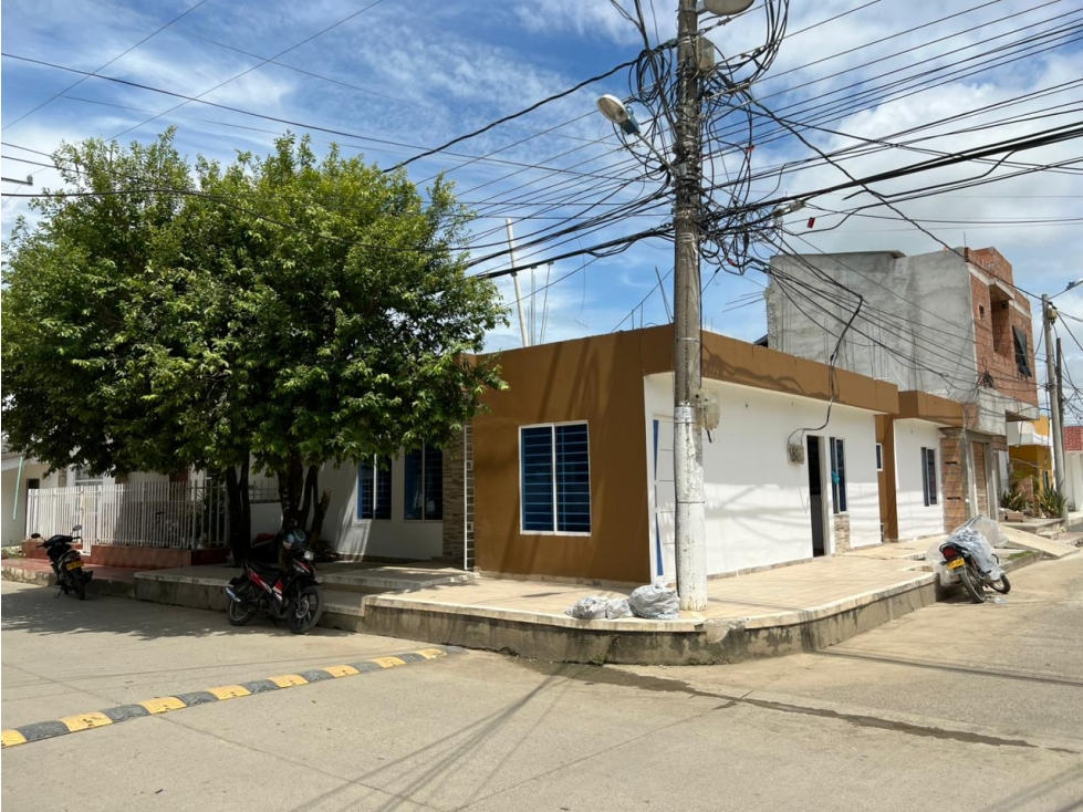 GRAN OPORTUNIDAD DE NEGOCIO-CASA ESQUINERA CON PLACA PARA SEGUNDO PISO — foto 2