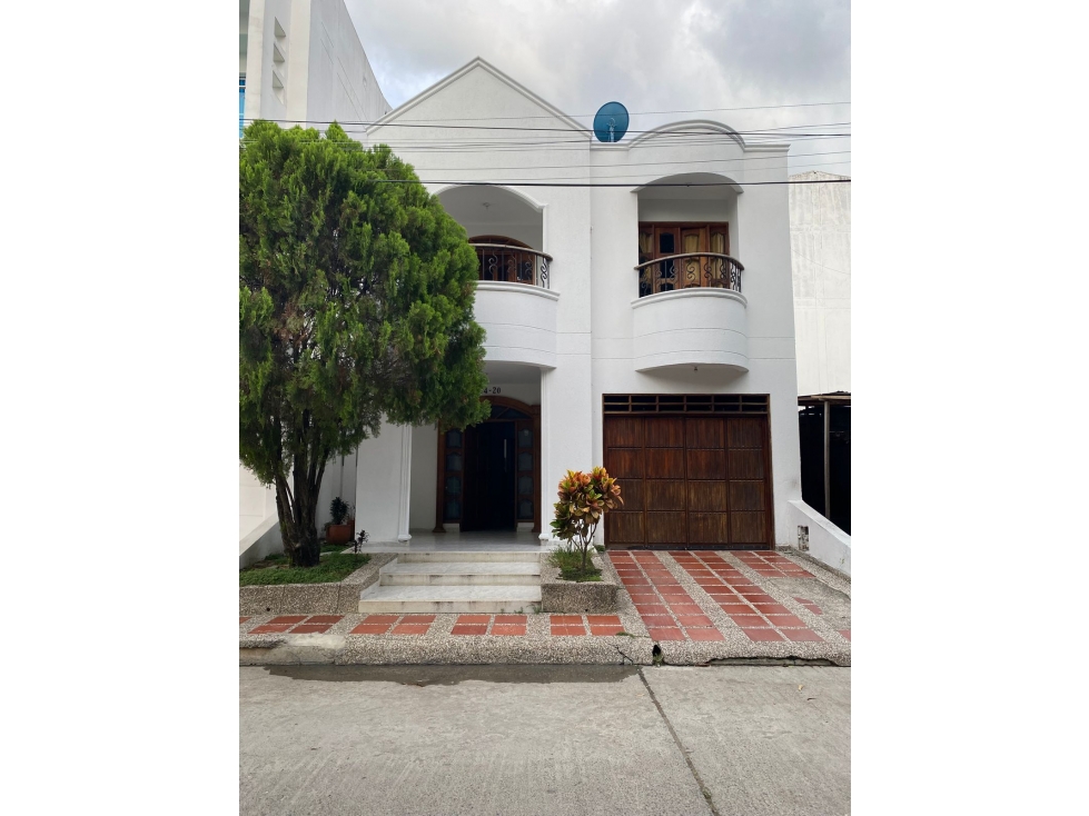 CASA DE TRES PISOS EN VENTA EN SECTOR NORTE DE MONTERIA