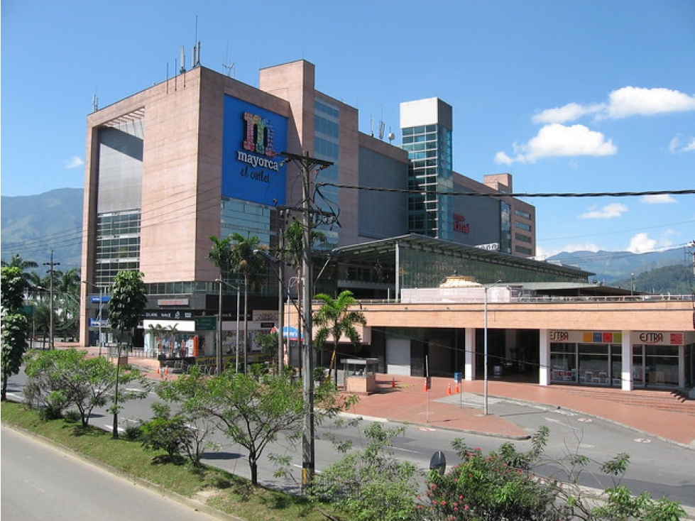 GRAN OPORTUNIDAD EN VENTA DE LOCAL EN CENTRO COMERCIAL MAYORCA - 1