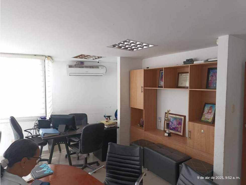 OFICINA EN VENTA EN EL CENTRO DE MONTERIA - 1