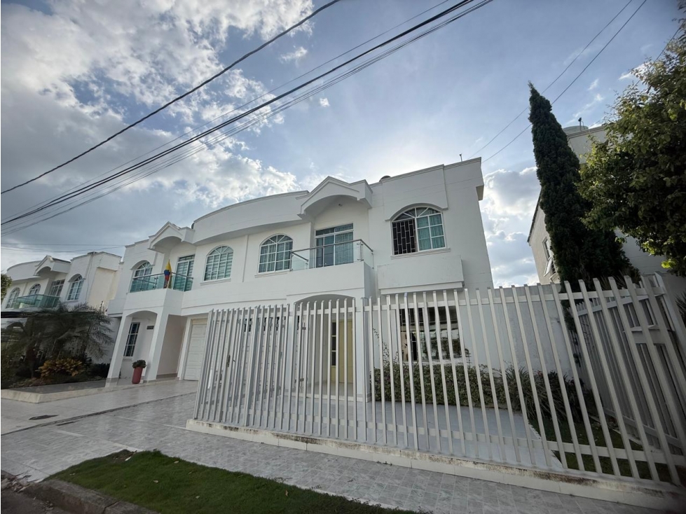 CASA AMPLIA DE DOS PISOS EN VENTA EN LA CASTELLANA - MONTERIA