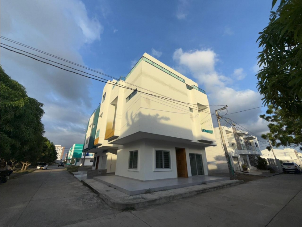 CASA EN VENTA DE TRES PISOS PARA ESTRENAR EN VILLANOVA - MONTERIA
