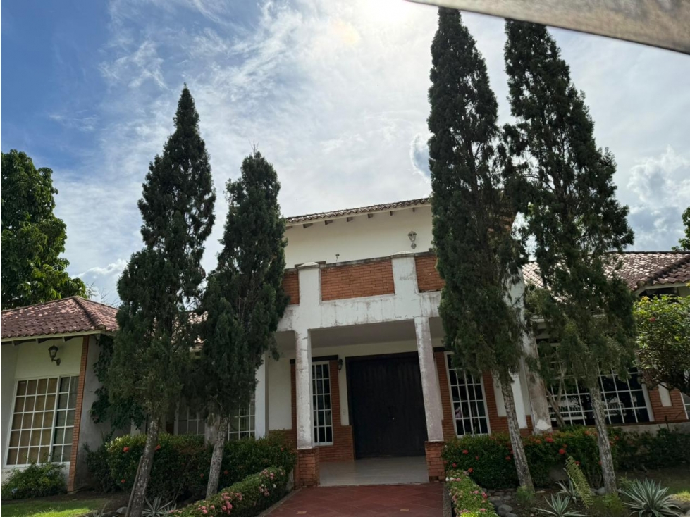 CASA CAMPESTRE AL NORTE DE MONTERÍA, UNIDAD CERRADA