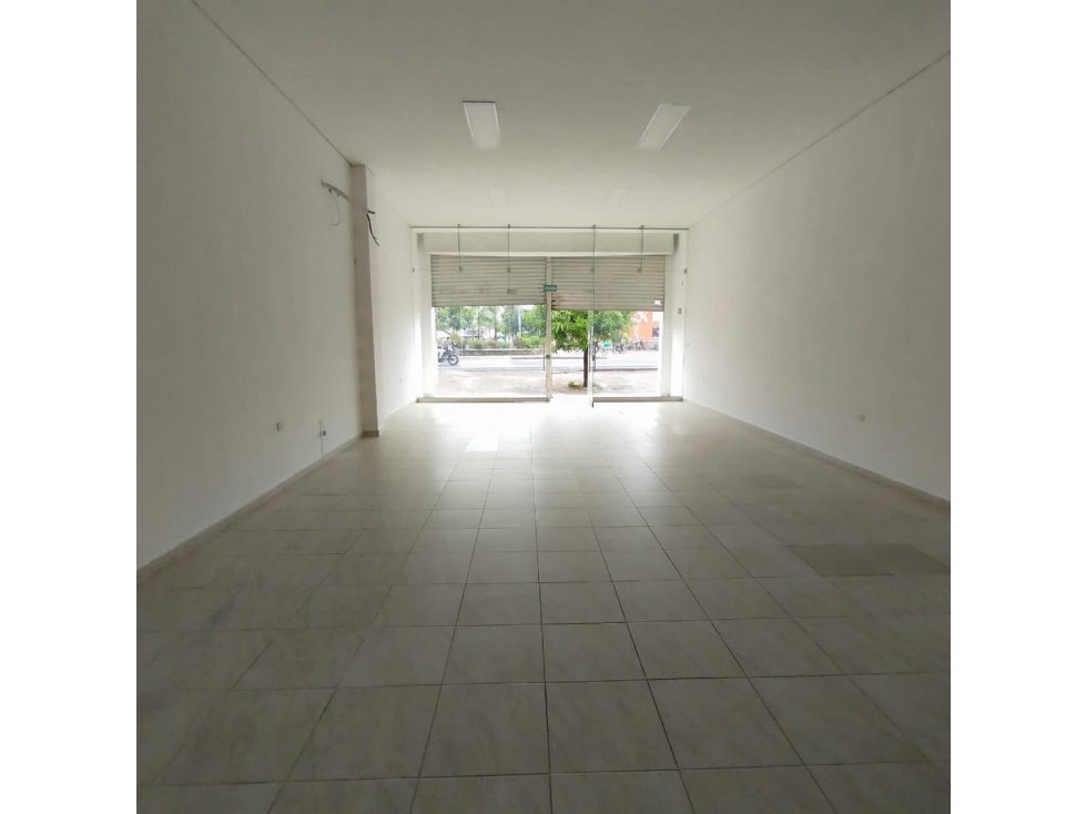 ARRIENDO LOCAL ZONA COMERCIAL MARGEN IZQUIERDA-MONTERIA — foto 2