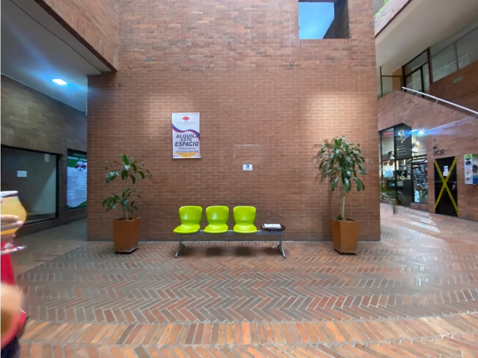 ESPACIO DISPONIBLE PARA ARRIENDO EN COMERCIAL DEL POBLADO-MEDELLÍN — foto 2