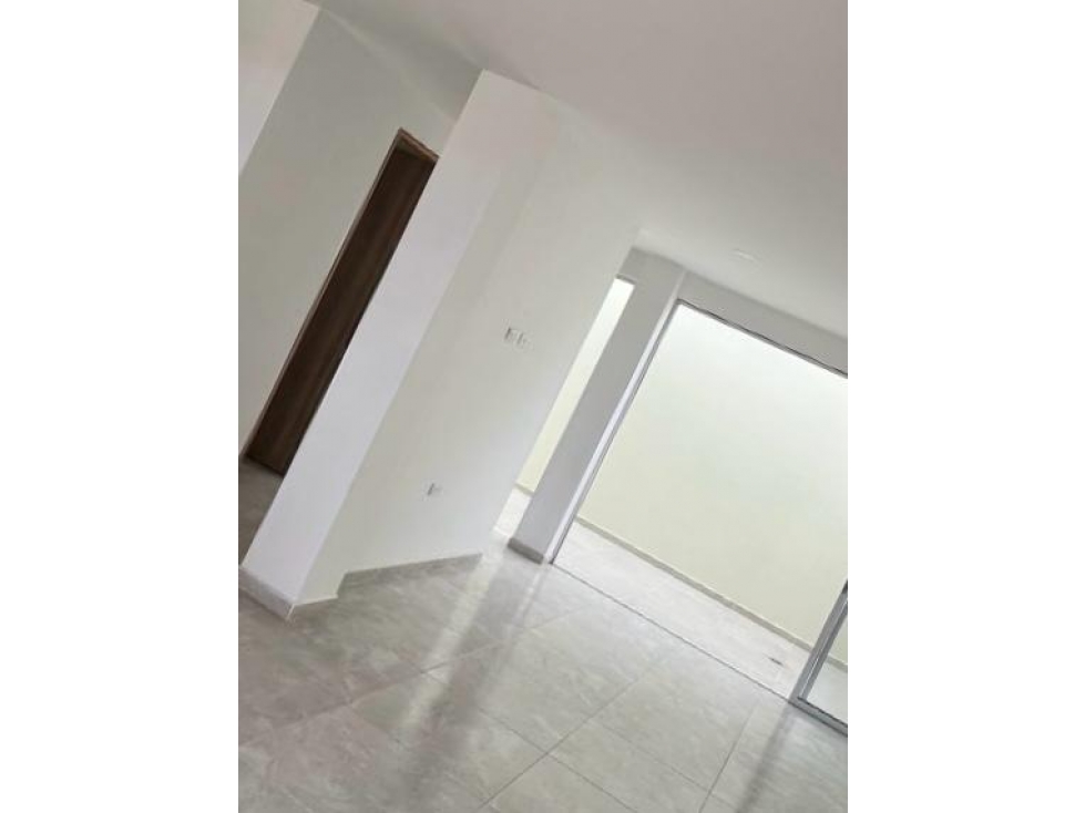 CASA EN VENTA DE DOS PISOS EN LA MARGEN IZQUIERDA DE MONTERIA — foto 6
