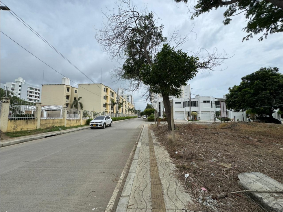 SE VENDE LOTE ESQUINERO EN EL BARRIO MONTE VERDE - MOMTERIA