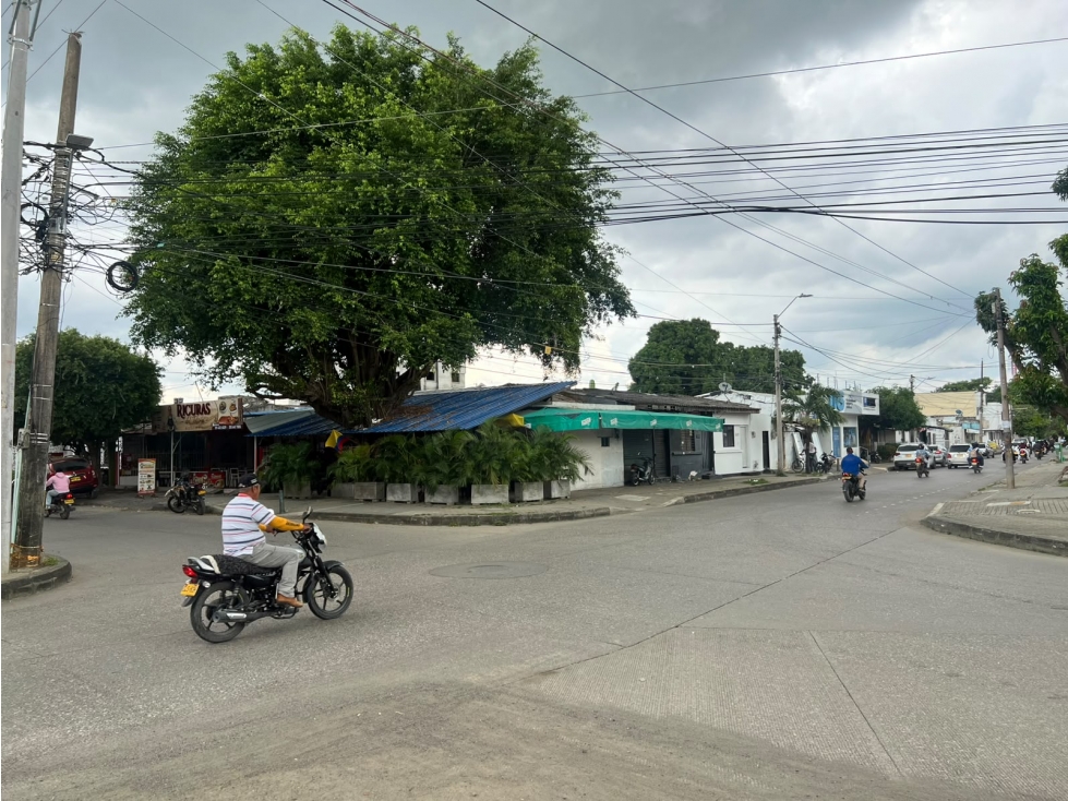 LOTE COMERCIAL ESQUINERO EN VENTA EN EL CENTRO DE MONTERIA - 2