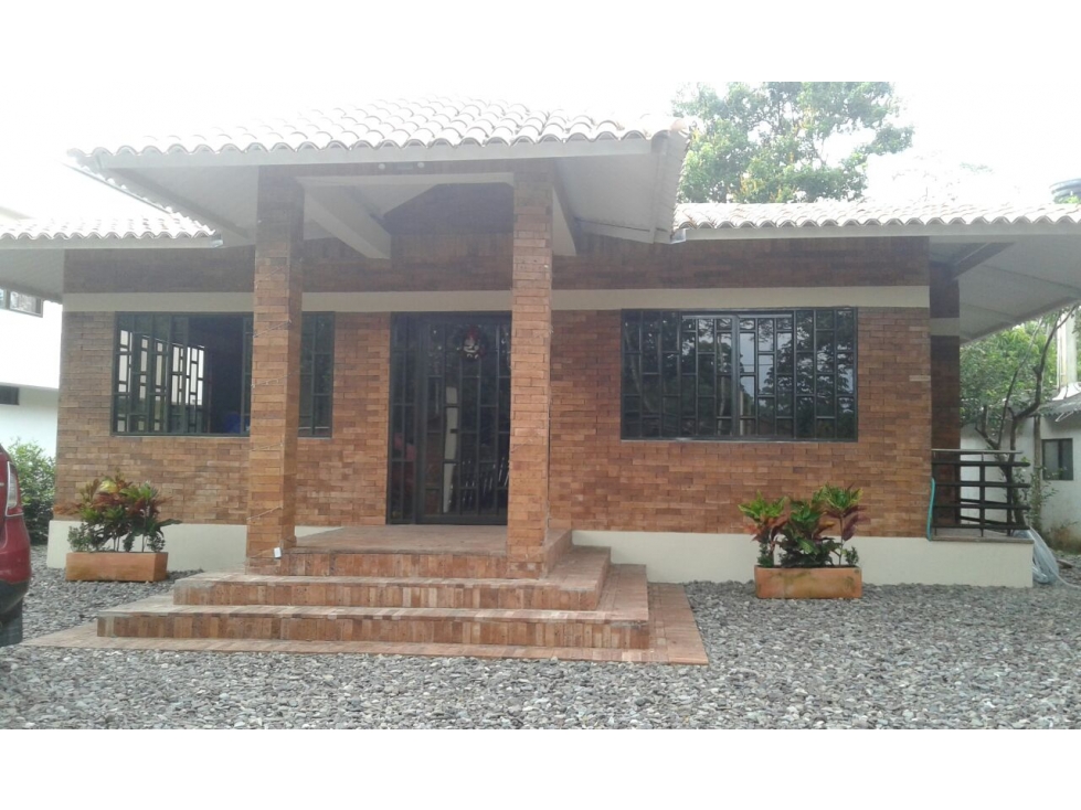 CASA CAMPESTRE EN VENTA - VILLAVICENCIO - 2