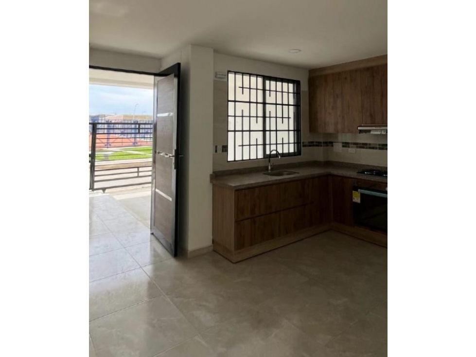 CASA EN VENTA DE DOS PISOS EN LA MARGEN IZQUIERDA DE MONTERIA — foto 3