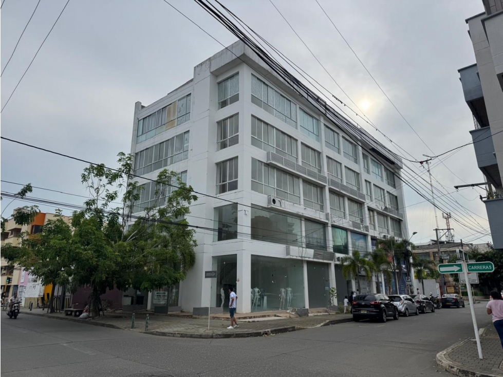 EDIFICIO DE CINCO PISOS EN ARRIENDO EN EL CENTRO DE MONTERIA - 1