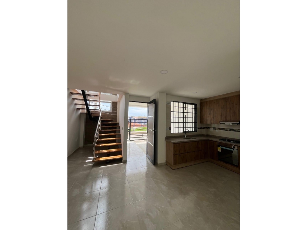 CASA EN VENTA DE DOS PISOS EN LA MARGEN IZQUIERDA DE MONTERIA