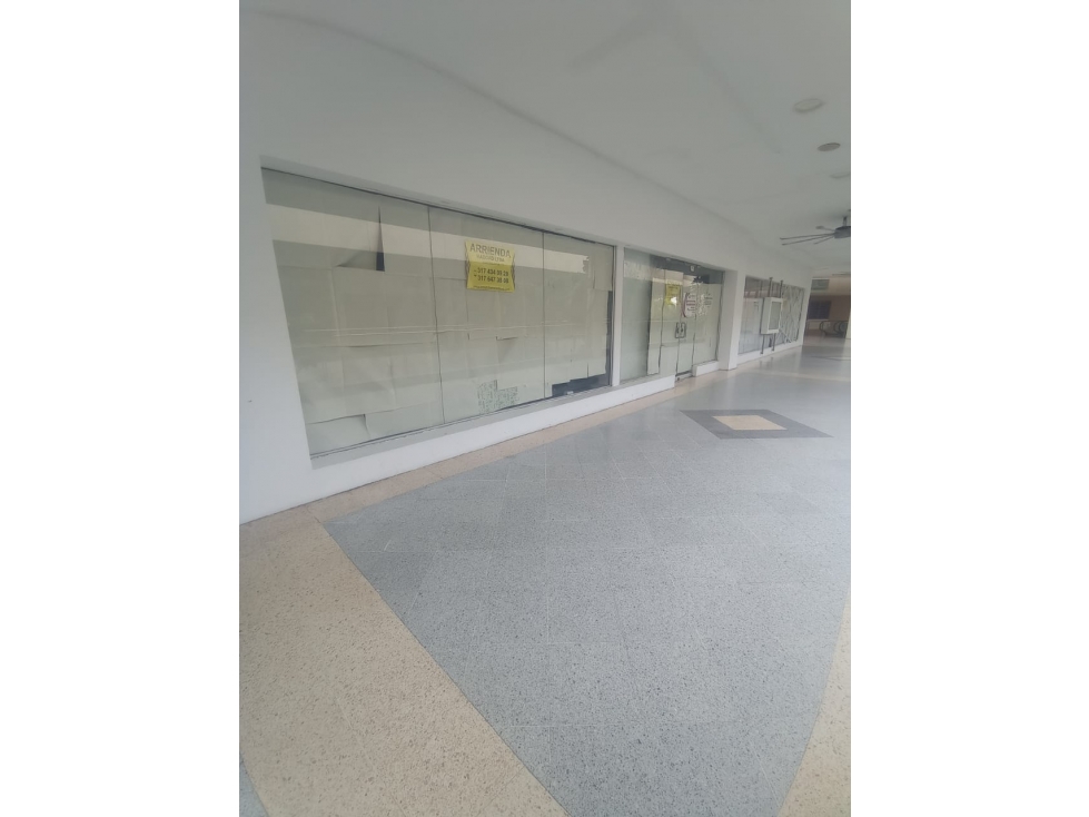 LOCALES COMERCIALES EN ARRIENDO EN CENTRO COMERCIAL