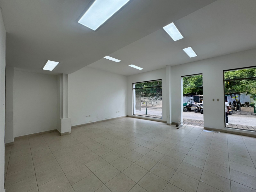 LOCAL EN ARRIENDO EN MONTERIA- FRENTE A CATEDRAL PRINCIPAL — foto 2