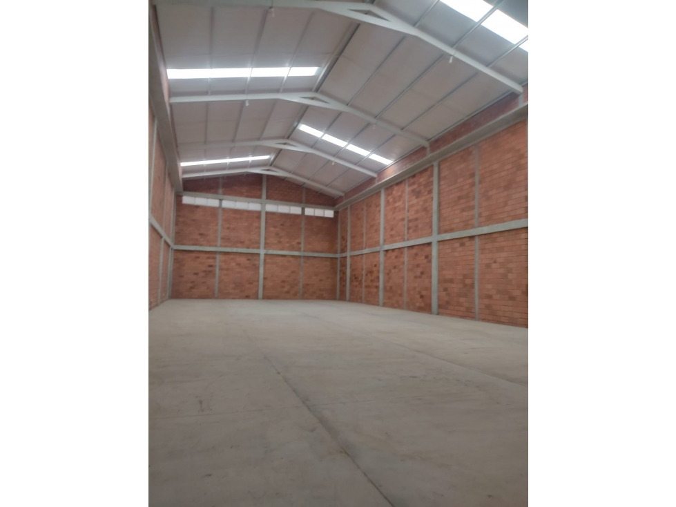 BODEGA DE GRANDES DIMENSIONES RECIÉN CONSTRUIDA DE 600M2 - 6