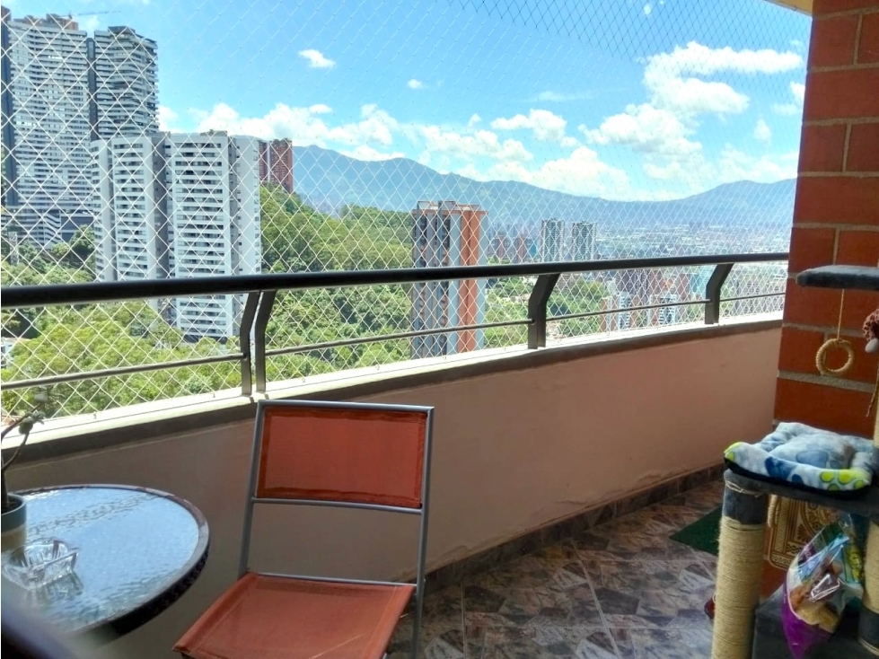 Venta Apartamento Loma del Indio con vista y cerca Palmas