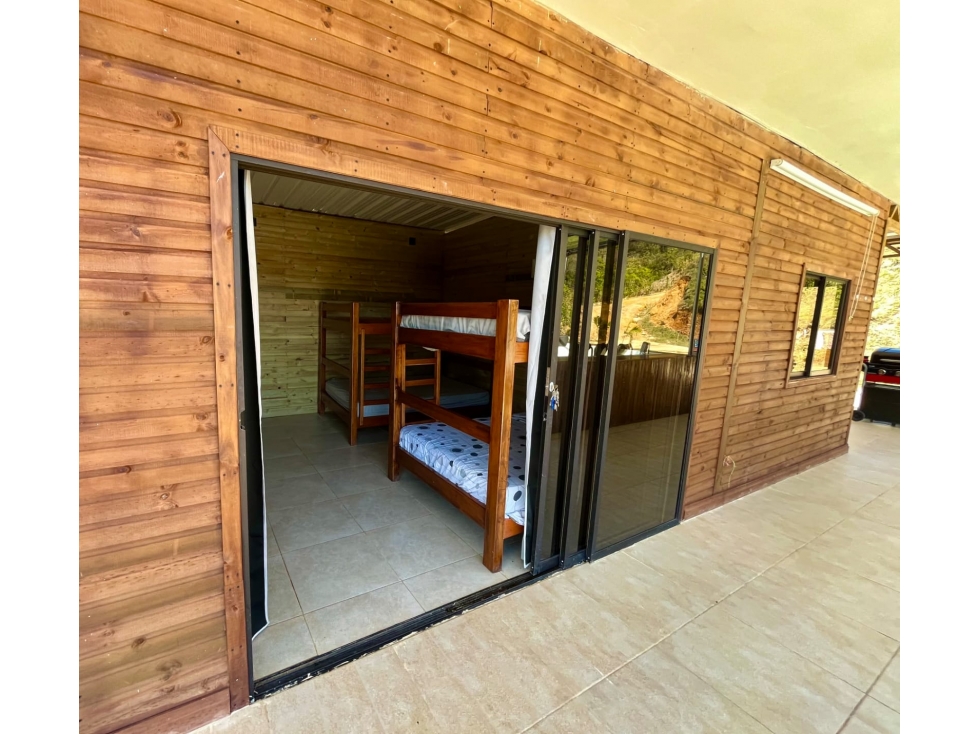 Venta Finca cerca Guatapé con jacuzzi y amplia zona social - 5