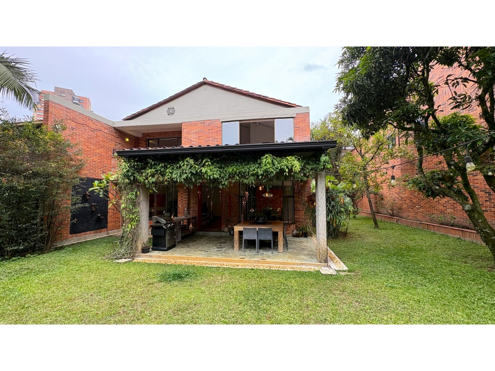 Venta Casa en Unidad Cerrada Las Santas El Poblado Lote Independiente