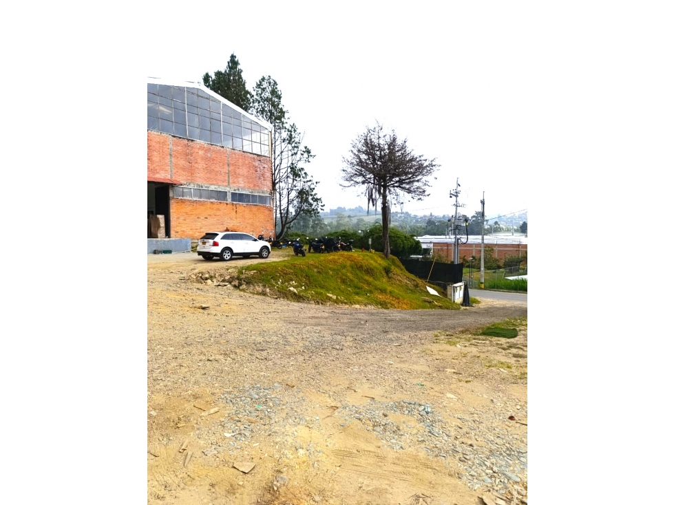 Venta Lote con Bodegas en Rionegro Retorno 12 autop Medellín-Bogotá — foto 2