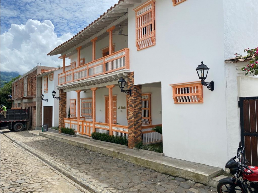 Venta Casa con Piscina en Cauca Viejo - 2