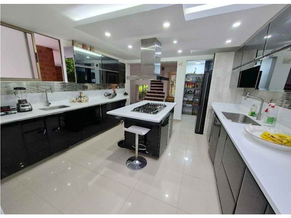 Venta casa en El Poblado Los Balsos Remodelada y con zona verde — foto 6