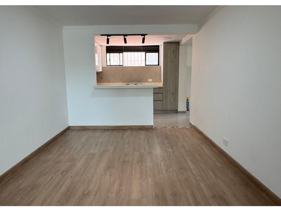 Venta Apartamento Manila cerca Avenida El Poblado en Unidad. REFORMADO — foto 2
