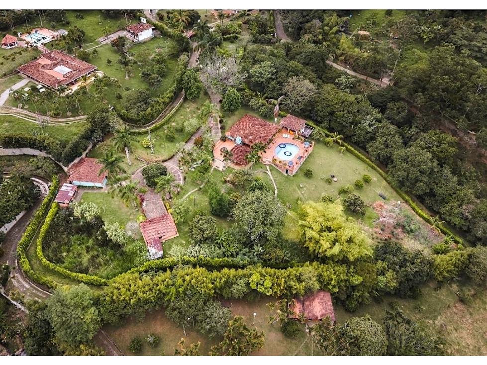 Venta Finca Cocorolló Copacabana 6.000 m2 pesebreras piscina jacuzzi - 2