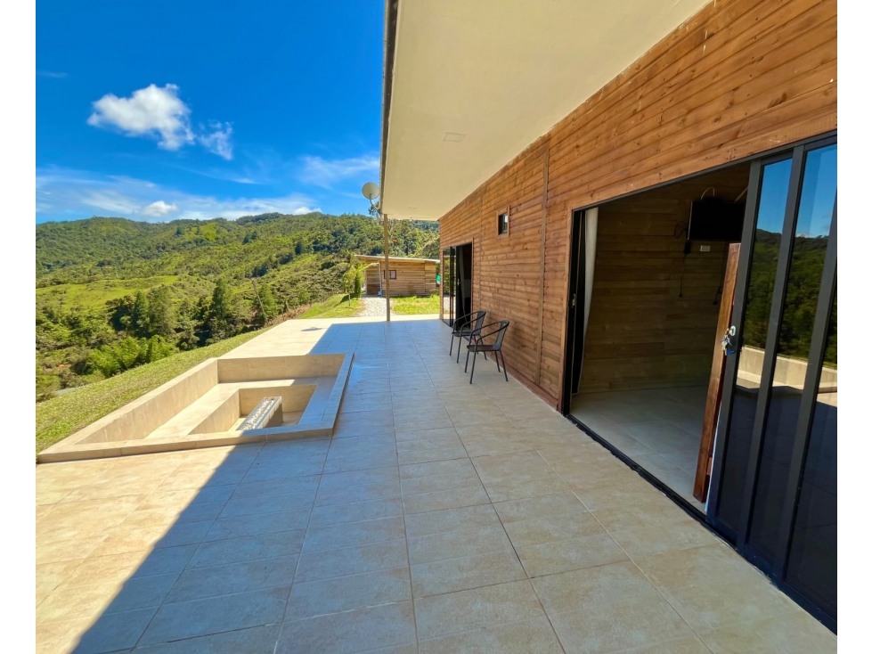 Venta Finca cerca Guatapé con jacuzzi y amplia zona social - 4