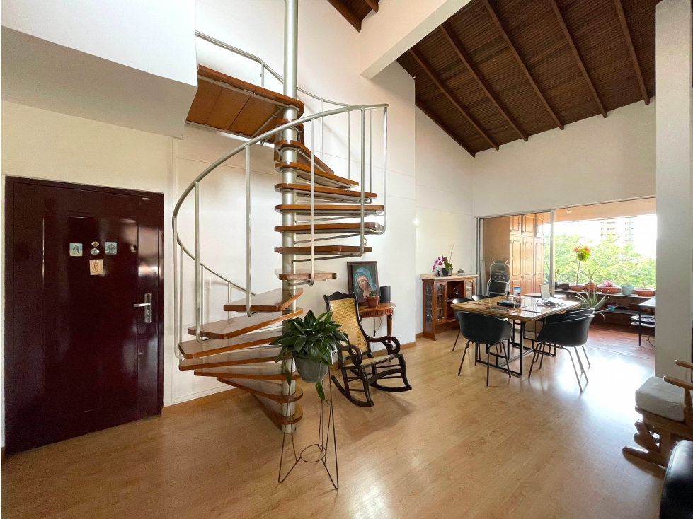 VENTA Apartamento Laureles Segundo Parque ¡ÚLTIMO piso con mezzanine! — foto 2