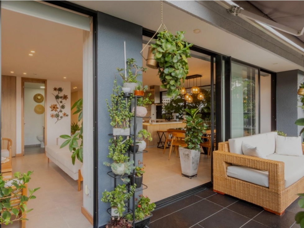 Venta Apartamento El Poblado Av Las Palmas con terraza. BOSQUE SANTO