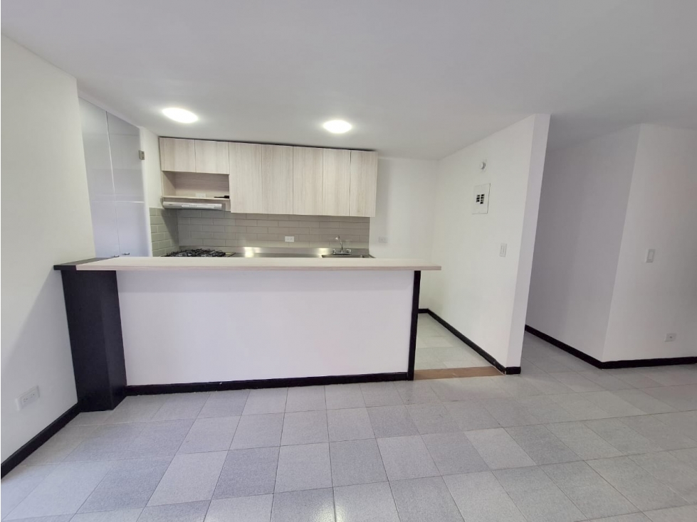 Venta Apartamento Loma San Julian 90m2 a una cuadra de Avenida Poblado — foto 2