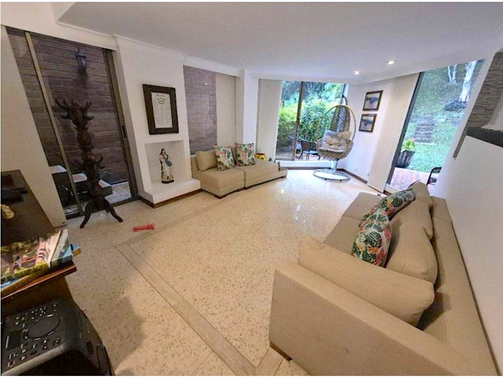 Venta casa en El Poblado Los Balsos Remodelada y con zona verde — foto 3
