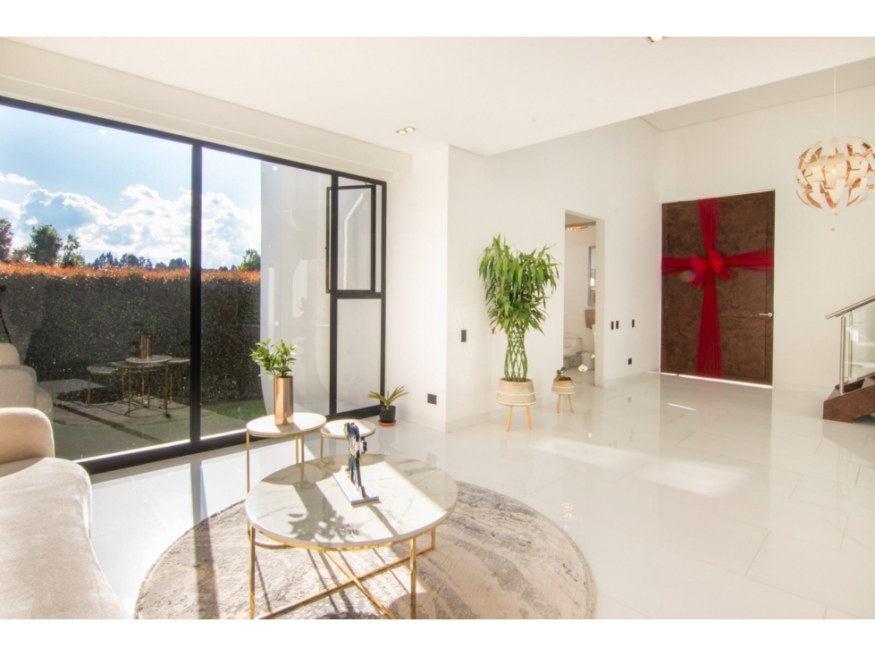 Venta Casa El Poblado Alto de Las Palmas en excelente Unidad — foto 3