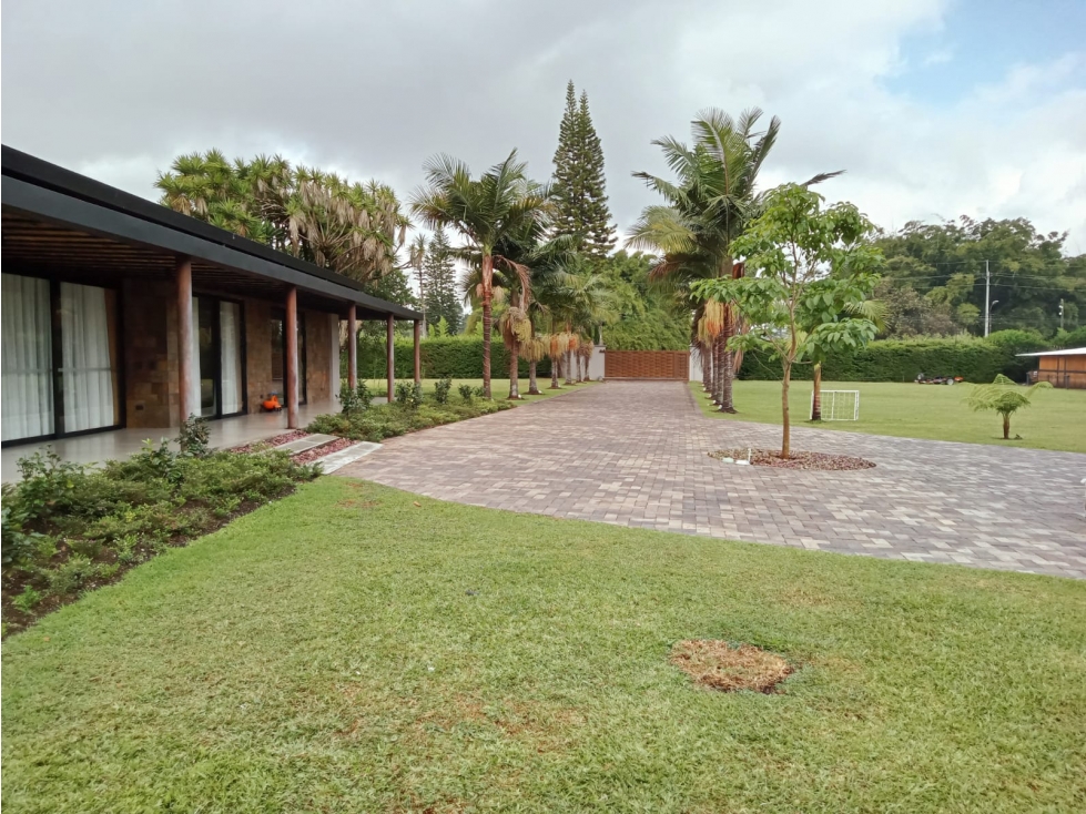 Venta Casa Finca cerca MALL Llanogrande Via Cabeceras. USO COMERCIAL