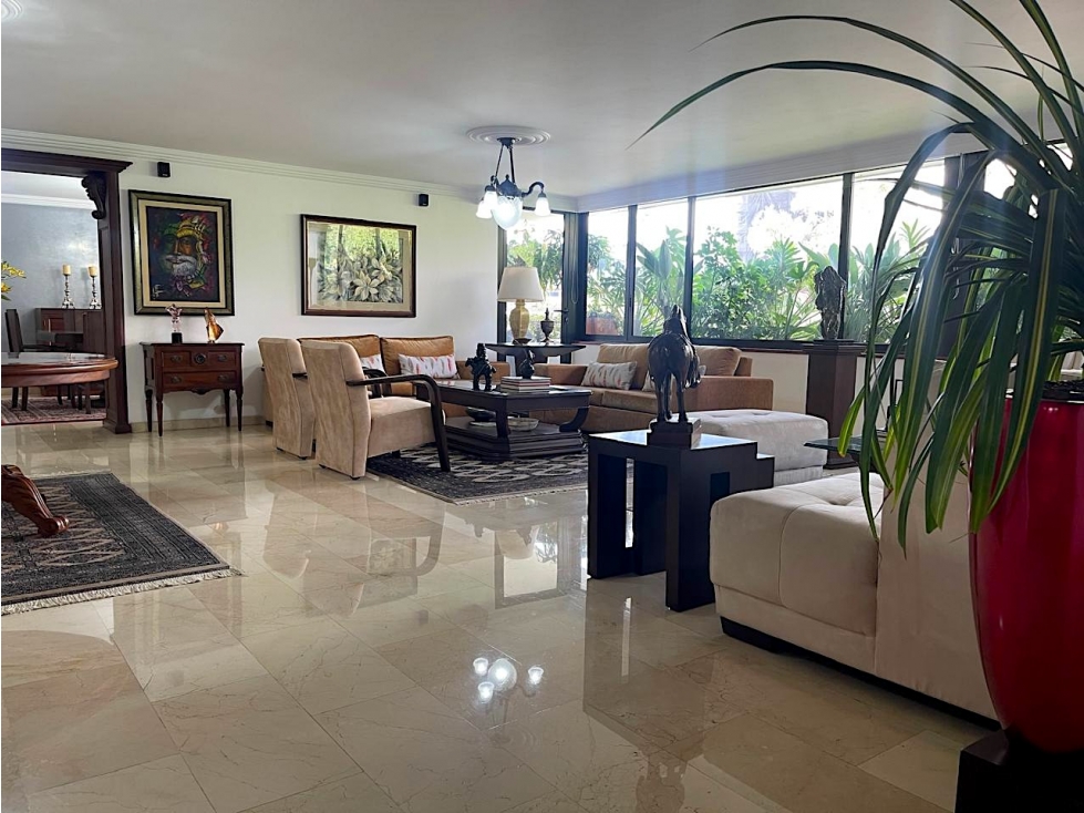 Venta Apartamento Lalinde El Poblado, cerca Avenida y Parque REFORMADO