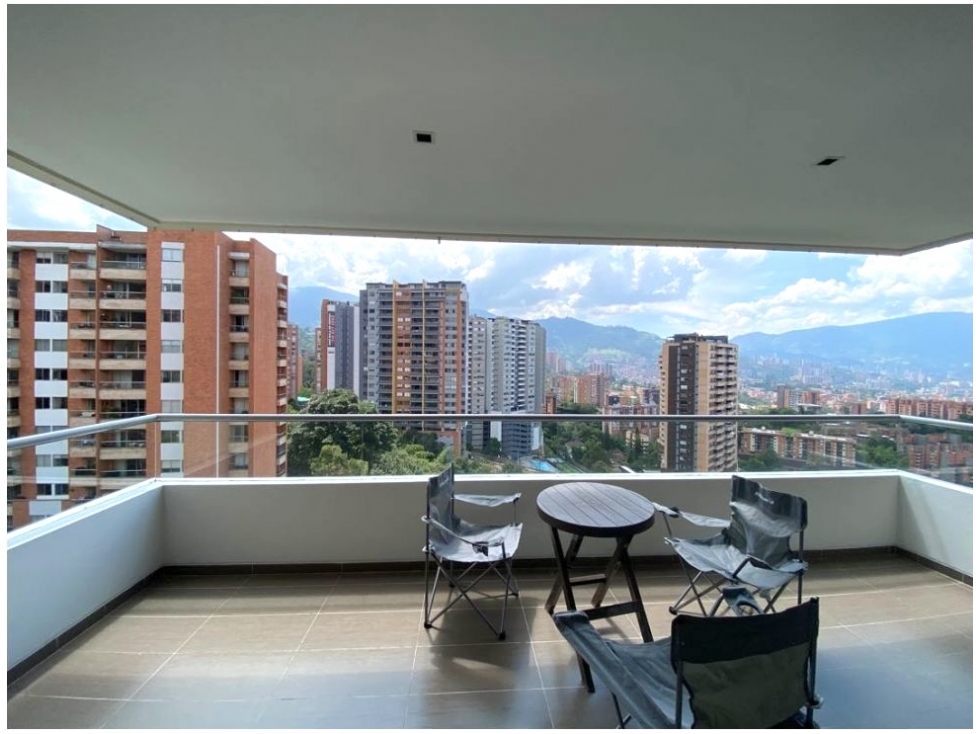 Venta Apartamento de Lujo en Envigado Loma del Esmeraldal con Vista — foto 3