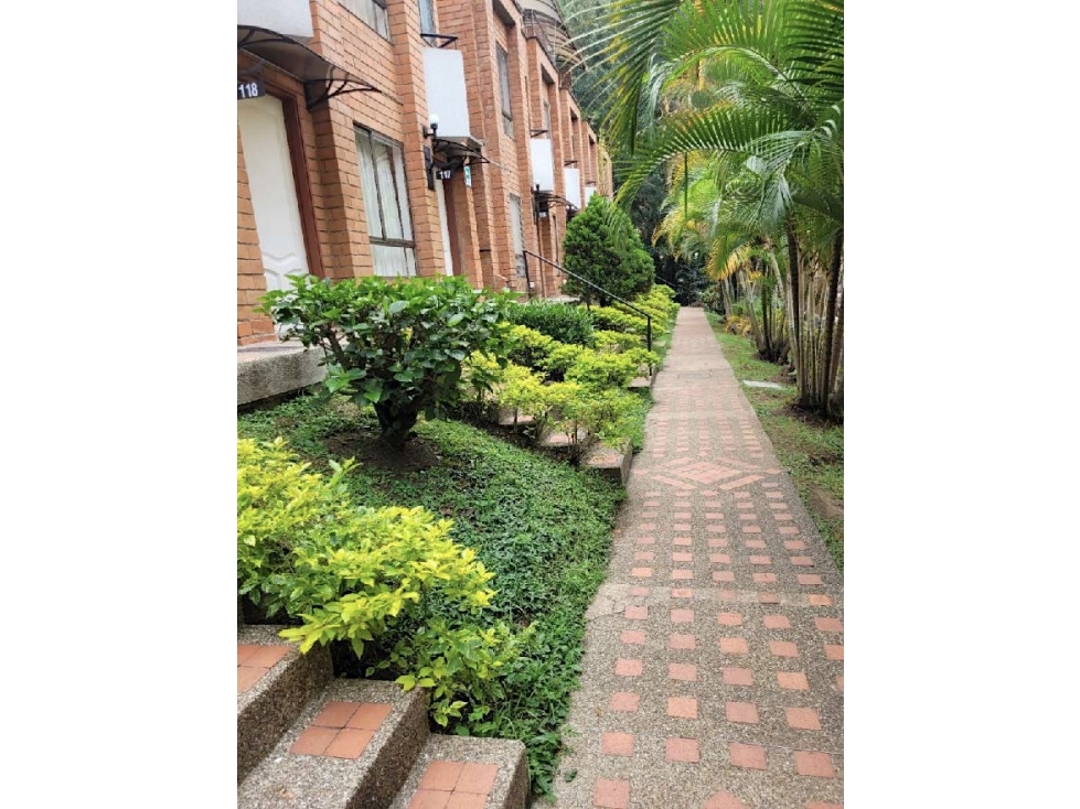 Venta Casa El Poblado Loma San Julián cerca Premium Plaza en Unidad