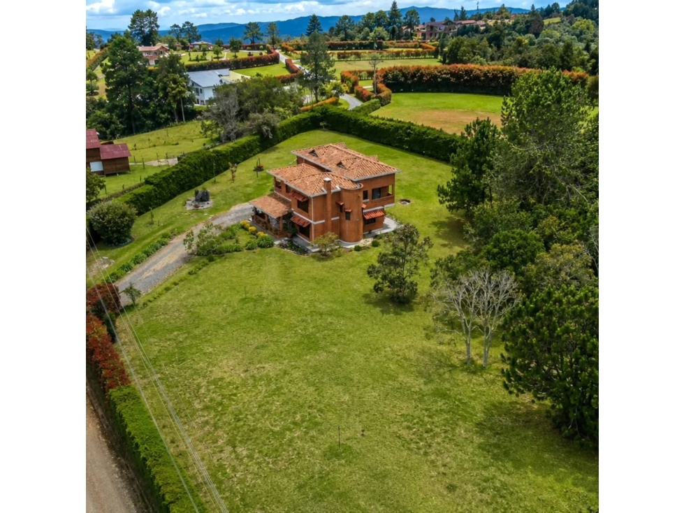 Venta Casa en PARCELACIÓN CAMPESTRE en Santa Elena con Bosque Nativo — foto 2