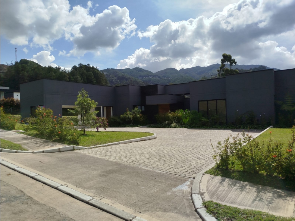 Venta Casa de Lujo Fizebad cerca Mall Carabanchel en Exclusiva Unidad — foto 2